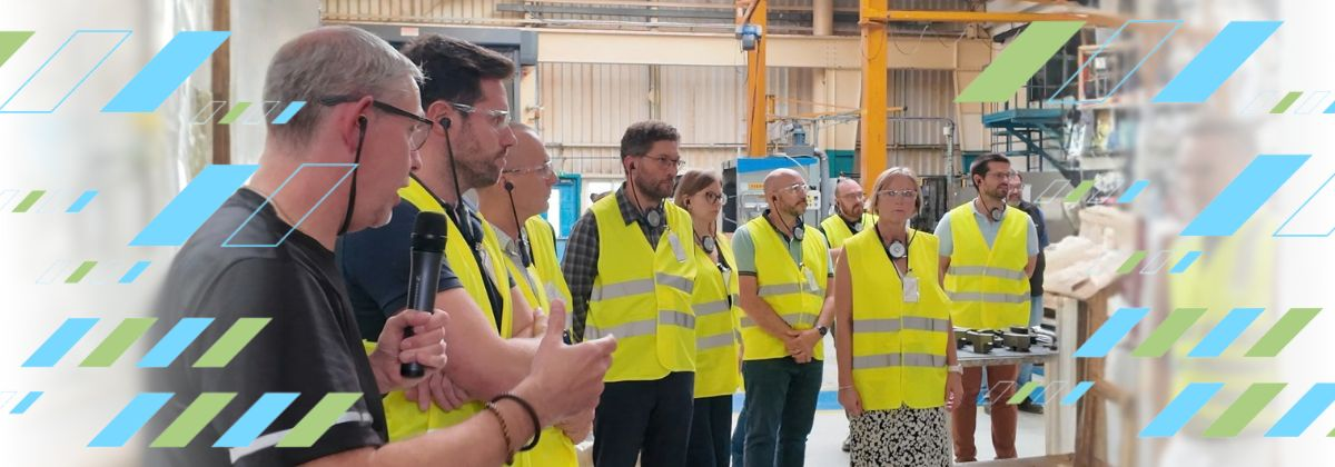 Une délégation visite l'usine de Poclain Verberie