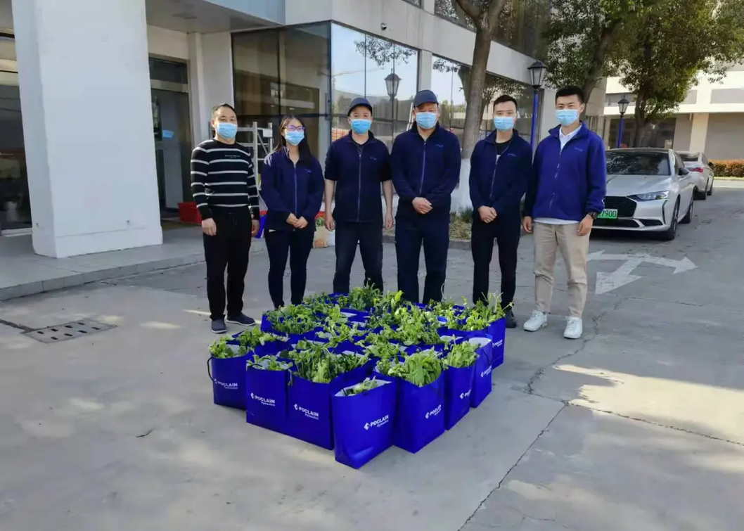 Poclain Hydraulics China Employees Give to Local People in Need