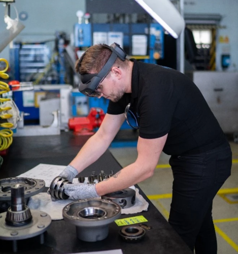 And expert working on a motor analysis