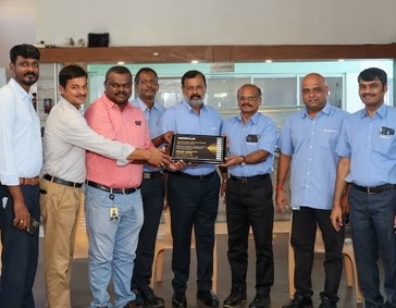 picture of the team in india receiving the award from caterpillar