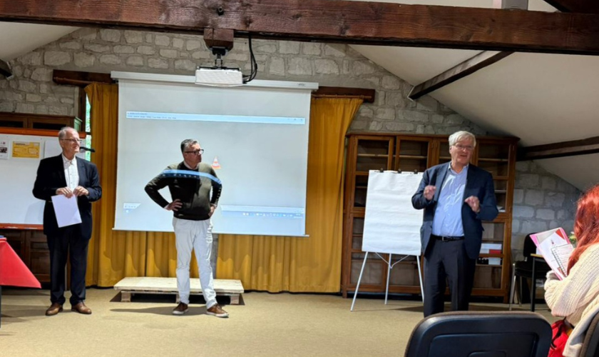 Laurent et Jérôme Bataillent présentent l'entreprise Poclain