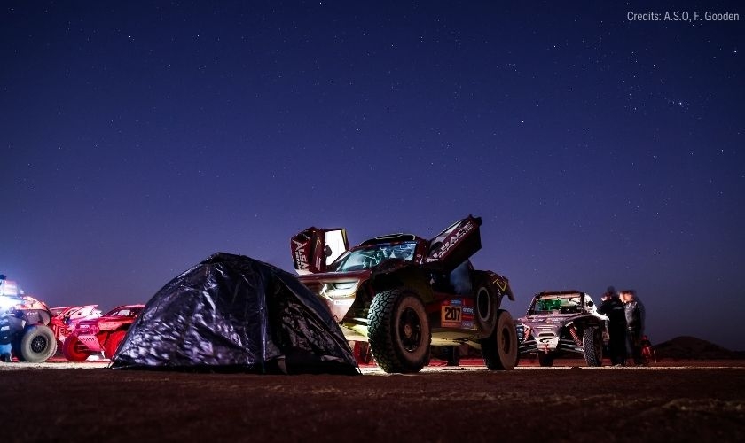 The JLC team parked at night in the desert for the 24h Chrono stage