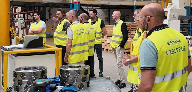 La délégation visite l'usine
